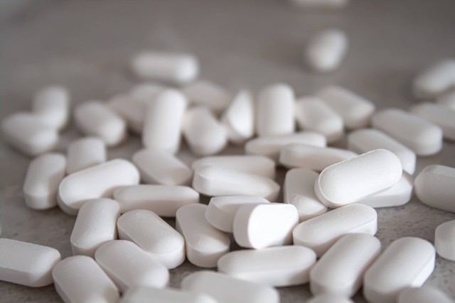 Ilustrasi obat-obatan Simvastatin. Foto: Unsplash