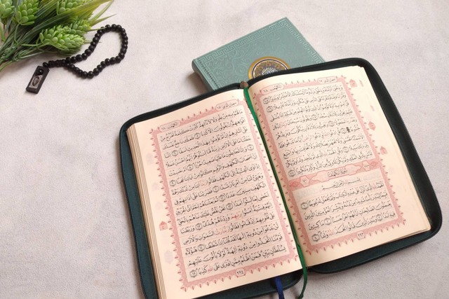 Ilustrasi Al-quran. Foto:Ratih Ra/Shutterstock.