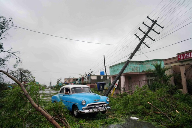Kerusakan imbas Badai Ian di Pinar del Rio, Kuba, Selasa (27/9/2022). Foto: Alexandre Meneghini/Reuters