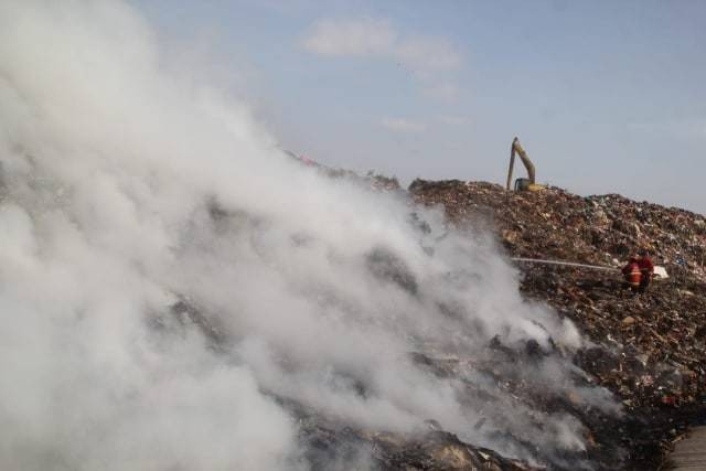 Kebakaran sampah di TPA Suwung, Denpasar - IST