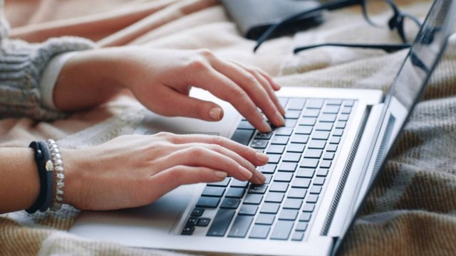 Cara Menulis Esai Beasiswa yang Baik, Jangan Asal-asalan! | kumparan.com