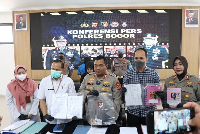 Polres Bogor menggelar konpers kasus jual beli bayi di Bogor, Rabu (28/9).  Foto: Dok. Istimewa