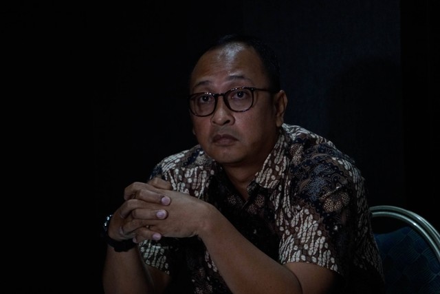 Pengacara Ferdy Sambo, Rasamala Aritonang memberikan keterangan kepada wartawan saat konpers di Jakarta, Rabu (28/9/2022). Foto: Jamal Ramadhan/kumparan