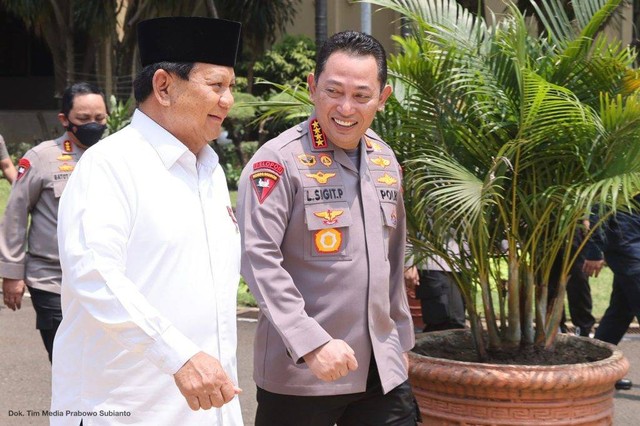Menteri Pertahanan Prabowo Subianto bertemu Kapolri Jenderal Listyo Sigit Prabowo sdi Mabes Polri, Jakarta, Rabu (28/9/2022). Foto: Kemhan RI