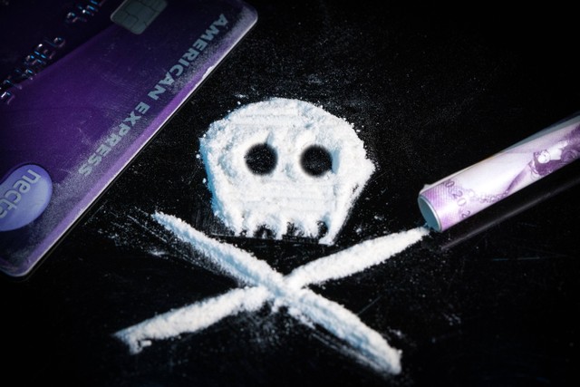 Ilustrasi Efek Narkotika, Zat atau Obat yang Menimbulkan Efek Penurunan Kesadaran. (Foto: Colin Davis | Unsplash.com)