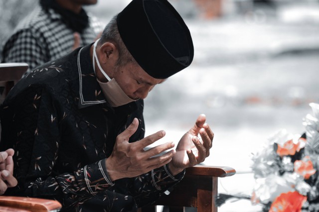 Ilustrasi doa arwah pendek. Foto: Unsplash