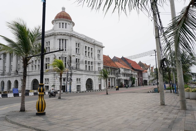 Suasana di kawasan Kota Tua Jakarta, tanpa pedagang kaki lima (PKL), pada Kamis (29/9/2022). Foto: Jamal Ramadhan/kumparan