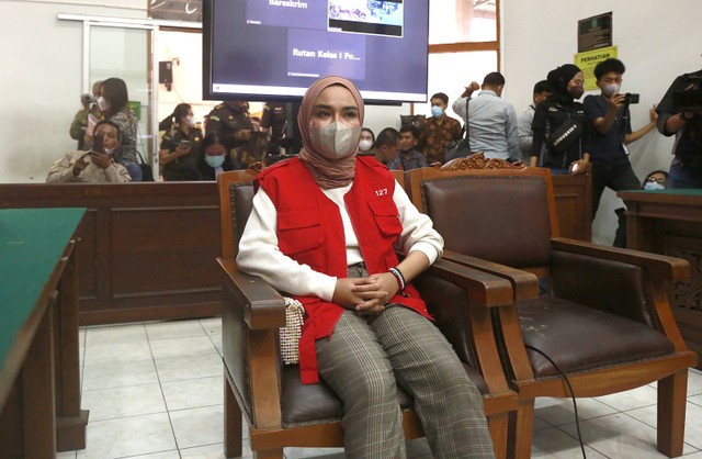 Terdakwa Medina Zein saat menjalani sidang putusan terkait pengancaman dan pencemaran nama baik di Pengadilan Negeri Jakarta Selatan, Jakarta, Kamis, (29/9/2022). Foto: Agus Apriyanto