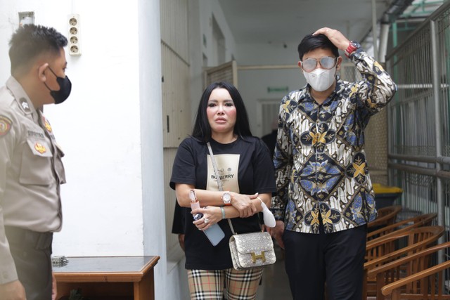 Selebgram Uci Flowdea hadir saat sidang putusan Medina Zein di Pengadilan Negeri Jakarta Selatan, Jakarta, Kamis, (29/9/2022). Foto: Agus Apriyanto