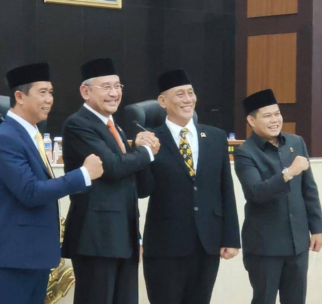 DPRD Provinsi Jawa Barat resmi menggelar rapat paripurna pelantikan Anggota Pengganti Antar Waktu (PAW) Fraksi Golkar, Dudy Pamuji untuk sisa masa jabatan 2019-2024. (Andri)