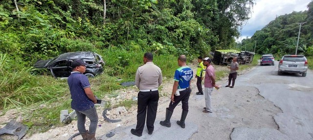 Polisi melakukan pemeriksaan di lokasi kejadian