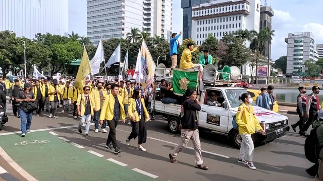 Demo mahasiswa di Kawasan Patung Kuda, Jakarta Pusat, Jumat (30/9/2022). Foto: Fadlan/kumparan