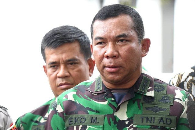 Eko Margiyono saat mengecek persiapan HUT ke-77 TNI, Jumat (30/9/2022). Foto: Kris/Biro Pers Sekretariat Presiden