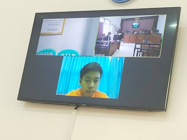 Muhamad Rifai saat menjalani sidang secara online. (FOTO: Dokumen Ist)