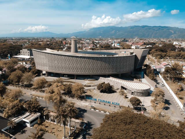 tempat wisata di banda aceh. sumber foto :  unsplash/julianto.