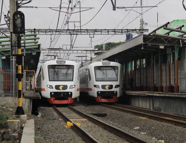 jadwal kereta api Semarang-Jakarta. unsplash.com