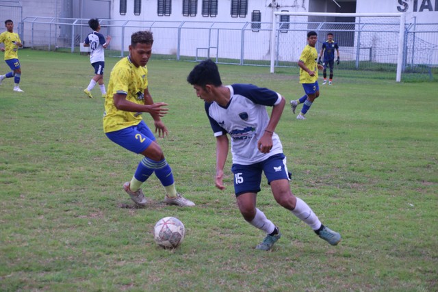 Pemain PSPK Unmuh Jember saat melakukan dribling (Sumber : Humas Unmuh Jember).
