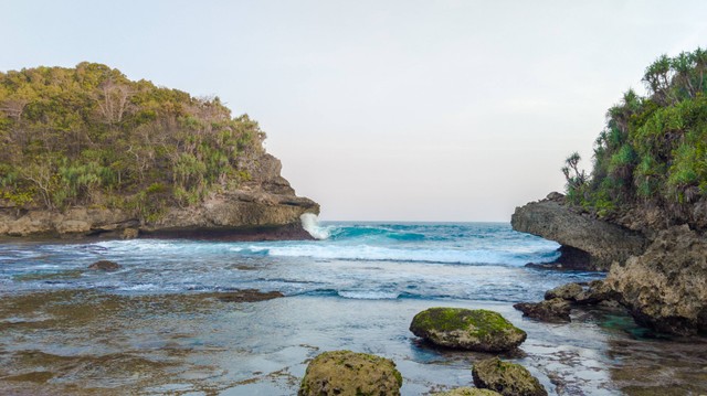 4 Pantai di Indramayu yang Paling Menarik bagi Wisatawan, Foto hanyalah ilustrasi bukan tempat sebenarnya, Foto: Unsplash/Nanda Firdaus.