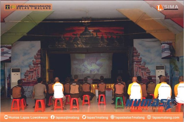 Penanaman ideologi Pancasila lewat nobar film sejarah G30S/PKI di Lapas Kelas I Malang/ (Foto:Rudy/humaslapasmalang)