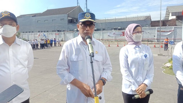 Menteri Perhubungan Budi Karya Sumadi melakukan kunjungan kerja ke Terminal Leuwipanjang, Kota Bandung, Sabtu (1/10/2022). Foto: Arif Syamsul Ma'arif/kumparan