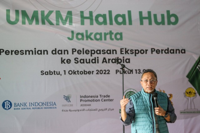 Menteri Perdagangan Zulkifli Hasan memberikan sambutan saat peresmian UMKM Halal Hub Pasar Rebo dan pelepasan ekspor perdana ke Arab Saudi di UMKM Halal Hub Pasar Rebo, Jakarta, Sabtu (1/10/2022). Foto: Asprilla Dwi Adha/Antara Foto