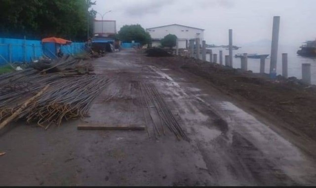 Lokasi proyek pembangunan anjungan pedagang di Kelurahan Makasar Timur, Kecamatan Ternate Tengah, Kota Ternate, Maluku Utara. Foto: Istimewa