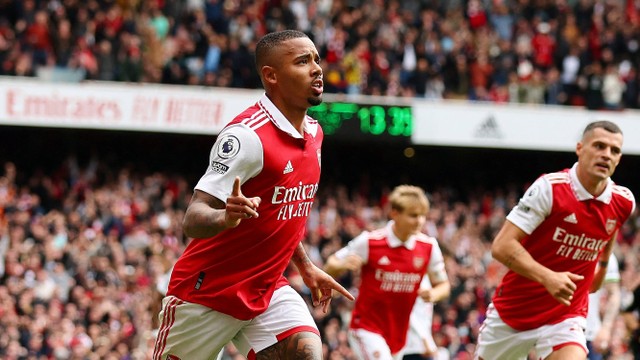 Pemain Arsenal Gabriel Jesus merayakan mencetak gol kedua mereka saat hadapi Tottenham Hotspur di Stadion Emirates, London, Inggris, Sabtu(1/10/2022). Foto: David Klein/REUTERS