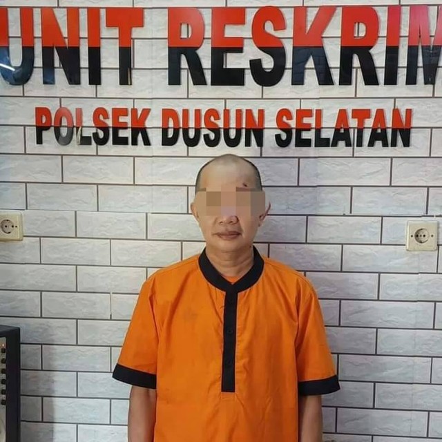 Pelaku penganiayaan adik kandung di Dusun Selatan, Barito Selatan usai ditangkap polisi. (FOTO: Dokumen Polsek Dusun Selatan).