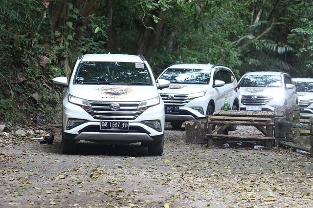 Daihatsu Terios 7 Wonders jelajahi keindahan alam Baubau, Sulawesi Tenggara. Foto: Dok.  Astra Daihatsu Motor