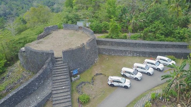 Daihatsu Terios 7 Wonders jelajahi keindahan alam Baubau, Sulawesi Tenggara. Foto: Dok. Astra Daihatsu Motor