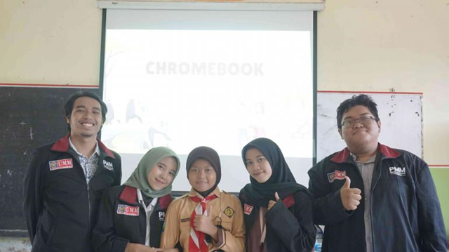 Mahasiswa PMM UMM Laksanakan Program Pembelajaran Chromebook di SDN Sekarpuro (2)