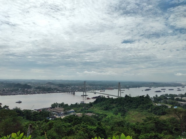 Panorama Sungai Mahakam di Kota Samarinda | Photo by Wisnu Ismunandar