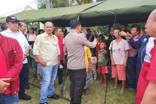 Polda Sumut saat memantau keadaan korban gempa di Tapanuli Utara, Senin (3/10/2022). Foto: Dok. Polda Sumut