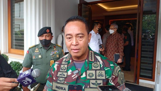 Panglima TNI Jenderal Andika Perkasa di Kantor Kemenko Polhukam, Senin (3/10/2022). Foto: Aprilandika Pratama/kumparan