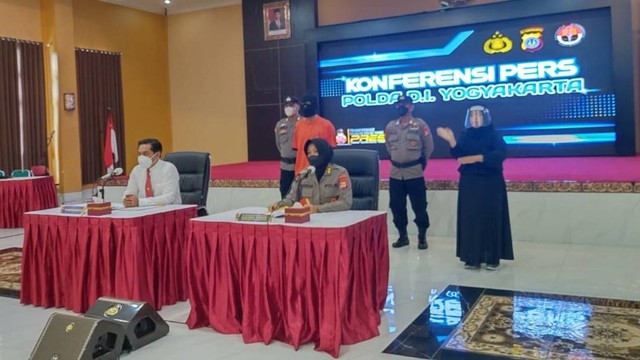 Seorang oknum DPRD Bantul dari Partai Gerindra yaitu Enggar Suryo Jatmiko menjadi tersangka kasus penipuan CPNS. Foto: Arfiansyah Panji Purnandaru/kumparan