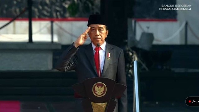Presiden Jokowi memimpin Upacara Peringatan Hari Kesaktian Pancasila di Monumen Pancasila Sakti, Lubang Buaya, Sabtu (1/10). Foto: Dok. KemenPANRB