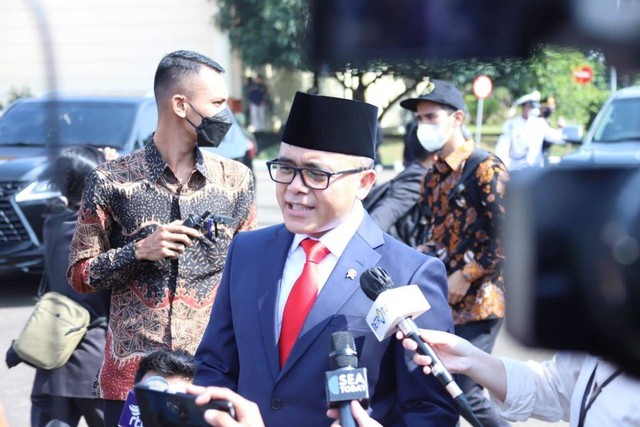 MenPANRB Abdullah Azwar Anas usai mengikuti Upacara Peringatan Hari Kesaktian Pancasila, di Monumen Pancasila Sakti, Lubang Buaya, Jakarta, Sabtu (1/10). Foto: Dok. KemenPANRB