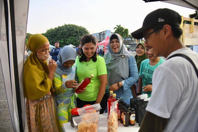 Relawan Sandiaga Gelar Pasar Tumpah, Bantu UMKM Dari Berbagai Kota ...