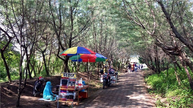 Dokumentasi Pribadi Potret Jajaran UMKM di Kaasan Ekowisata Mangrove Wonorejo Surabaya