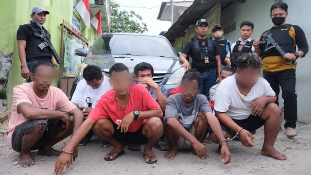 Para terduga pengedar narkoba saat ditangkap Polsek Cengkareng. Foto: Dok. Humas Polsek Cengkareng