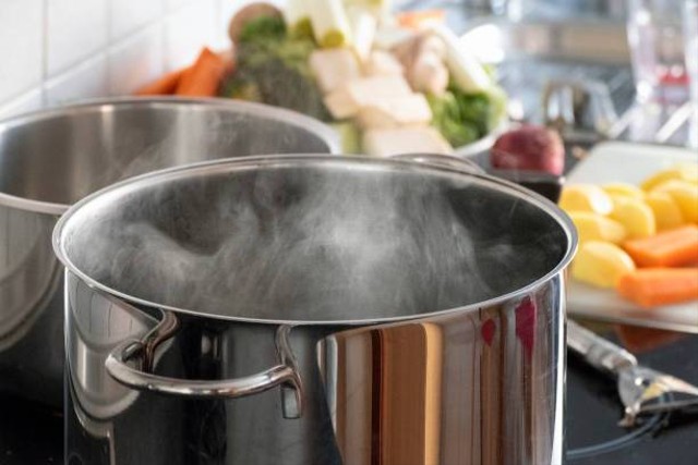 Ilustrasi teknik memasak blanching. Foto: Pexels