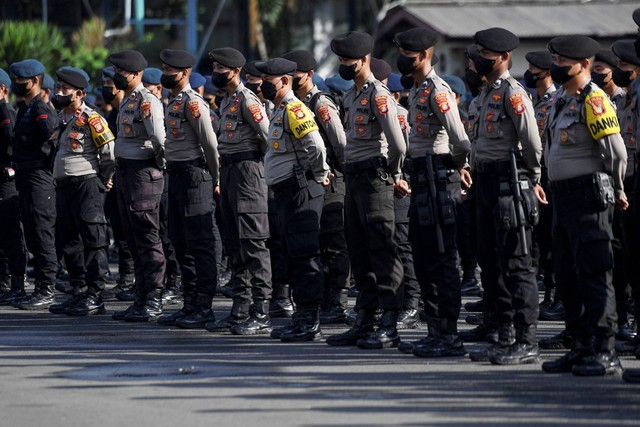 Petugas kepolisian mengikuti apel gelar pasukan pengamanan The 8th G20 Parliamentary Speakers Summit (P20) di Mapolda Metro Jaya, Jakarta, Selasa (4/10/2022). Foto: Hafidz Mubarak A/ANTARA FOTO