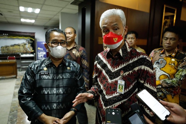 PJ Gubernur Sulbar Akmal Malik bertemu Gubernur Jateng Ganjar Pranowo di Kantor Gubernur Jateng, Semarang, Senin (3/10/2022).  Foto: Dok. Istimewa