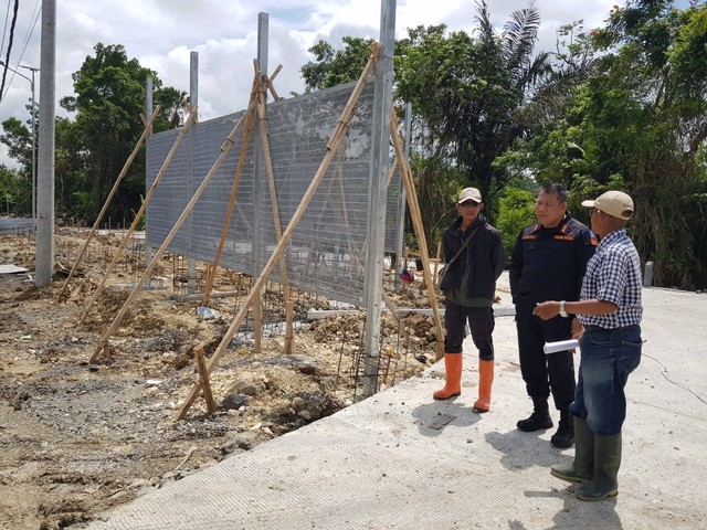 Kalapas Batu meninjau pembangunan Lapas Nirbaya, Foto : Humas Lapas Batu