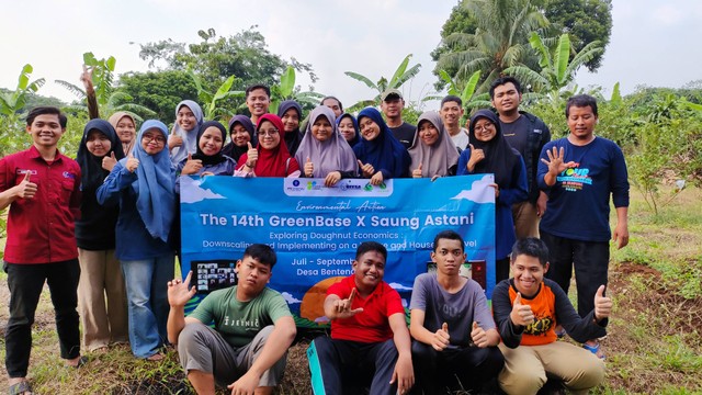 Foto bersama Saung Astani dengan PPL Desa Benteng. Foto: PPK Ormawa DPM FEM