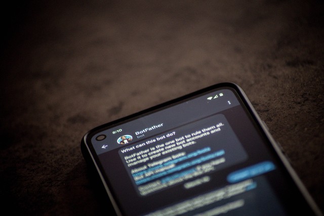 Ilustrasi Cara Menyimpan VN Telegram. Foto: dok. Lana Codes (Unsplash.com)
