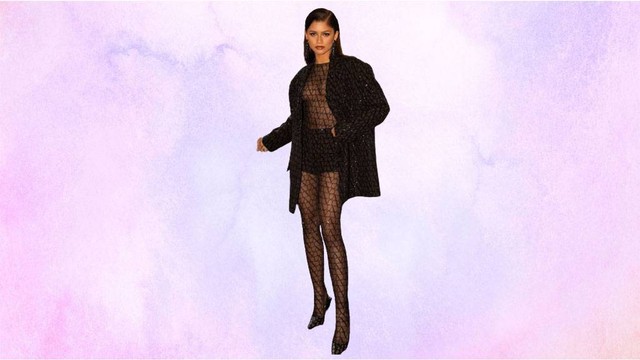 Gaya Zendaya Pakai Baju Transparan dari Valentino di Paris Fashion Week 2023. Foto: Instagram/@Zendaya