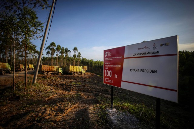 Lokasi pembangunan istana presiden di jalan lingkar Sepaku segmen 3 di Lokasi Ibu Kota Negara (IKN) Nusantara Kabupaten Penajam Paser Utara, Kalimantan Timur, Selasa (4/10/2022) Foto: Rivan Awal Lingga/ANTARA FOTO