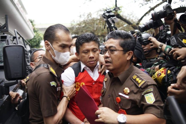 Tersangka pembunuhan Brigadir Yosua, Ferdy Sambo keluar dari Kejaksaan Agung, Jakarta, Rabu (5/10). Foto: Jamal Ramadhan/kumparan