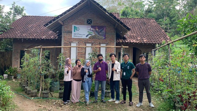 TIM YSI PK IMM Fisipol UMY Melakukan Kunjungan Industri Budidaya Maggot bersama Diant Organic Farm Patukan Wonosari